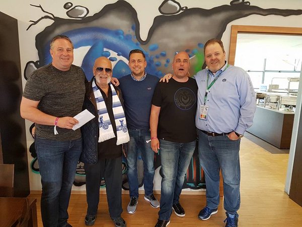 MSV Duisburg Jahn Regensburg Spende - Gruppenbild.jpg MSV Duisburg Jahn Regensburg Spende - Gruppenbild.jpg