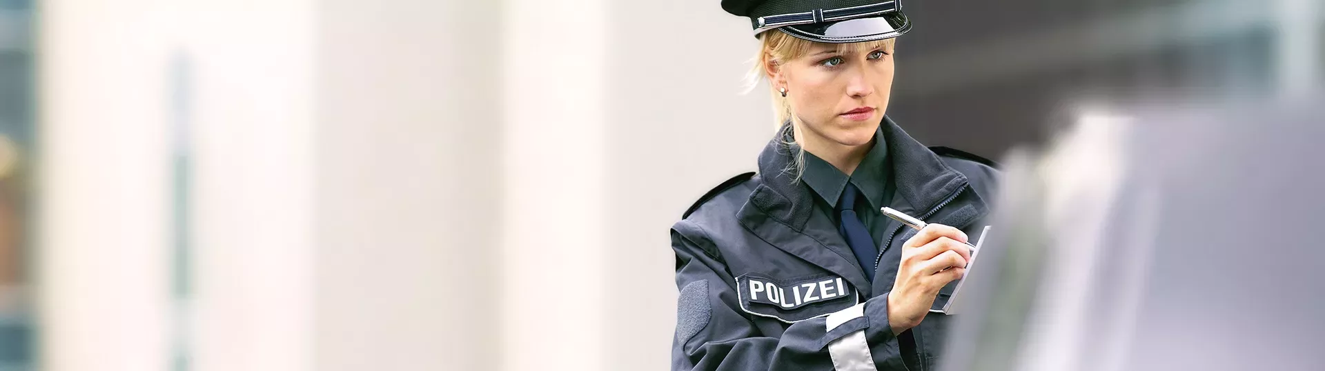 polizisten-justiz-zollbeamte 1920 x 540.jpg