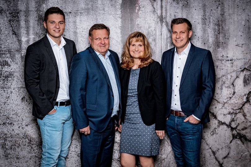 Keyvisual-Teambild-1-Büttner-&-Werner-AXA-DBV-Fürth.png